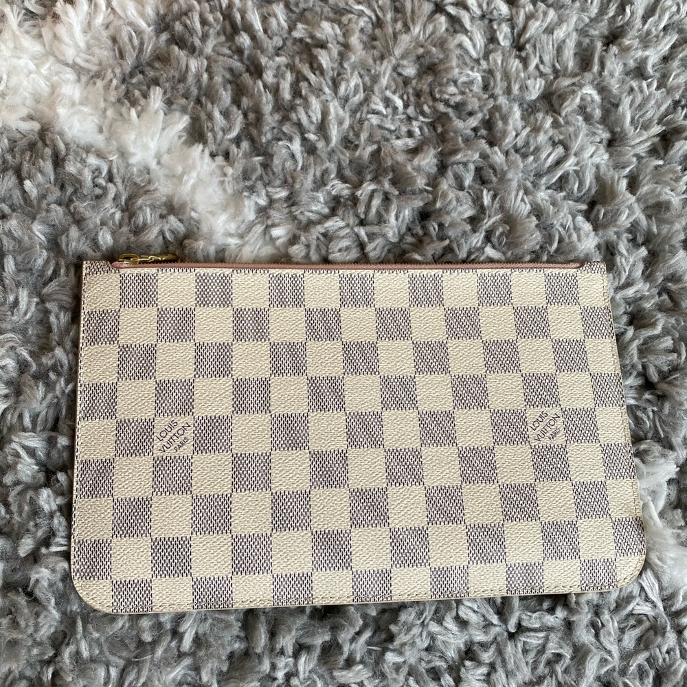 ‼️Sold‼️Guaranteed Authentic Neverfull MM Pouch.